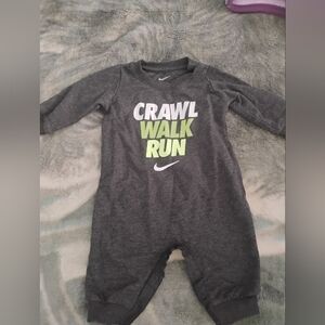 NIKE BABY BOYS 3 MONTH ONE PIECE SWEAT SUIT Outfit “ CRAWL WALK RUN “ Grey Green